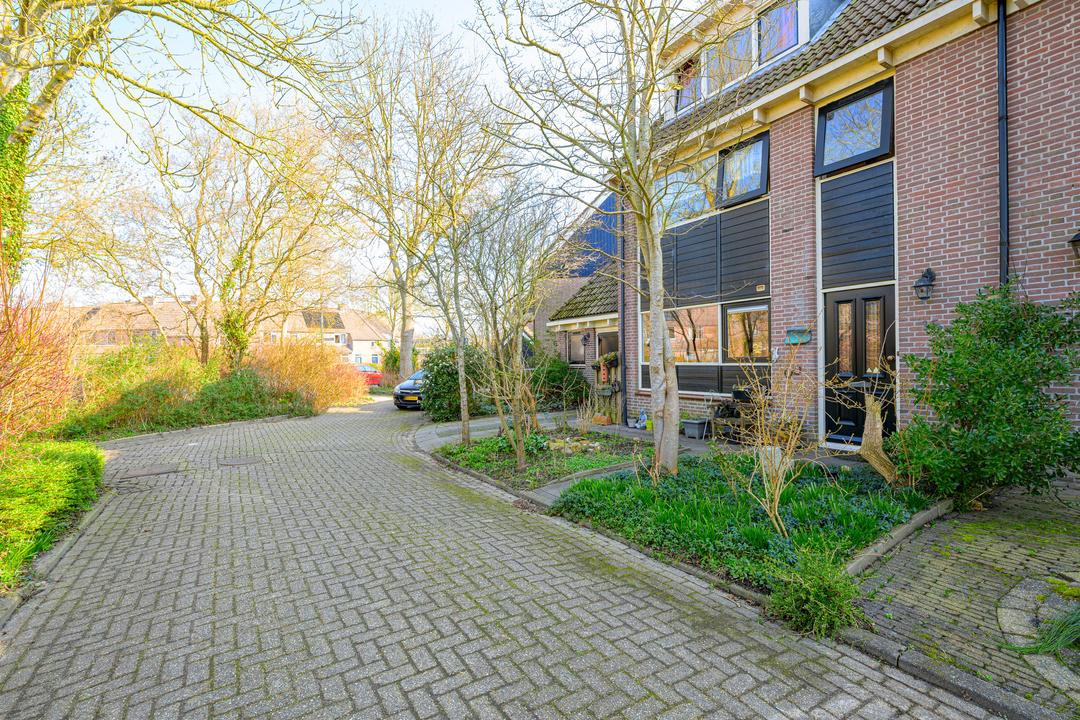 Tussenwoning te koop: Spreeuwenlaan 15, Schagen