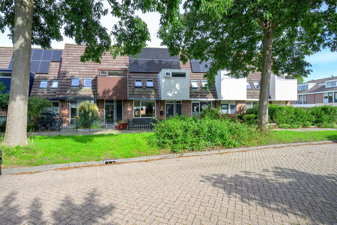 Tussenwoning te koop: Roodborstjeslaan 25, Schagen