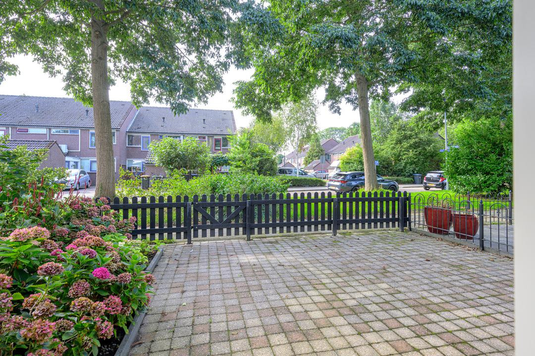 Tussenwoning te koop: Roodborstjeslaan 25, Schagen