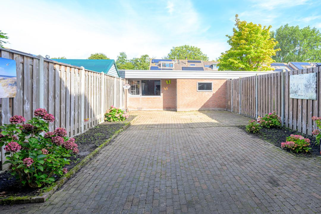 Tussenwoning te koop: Roodborstjeslaan 25, Schagen