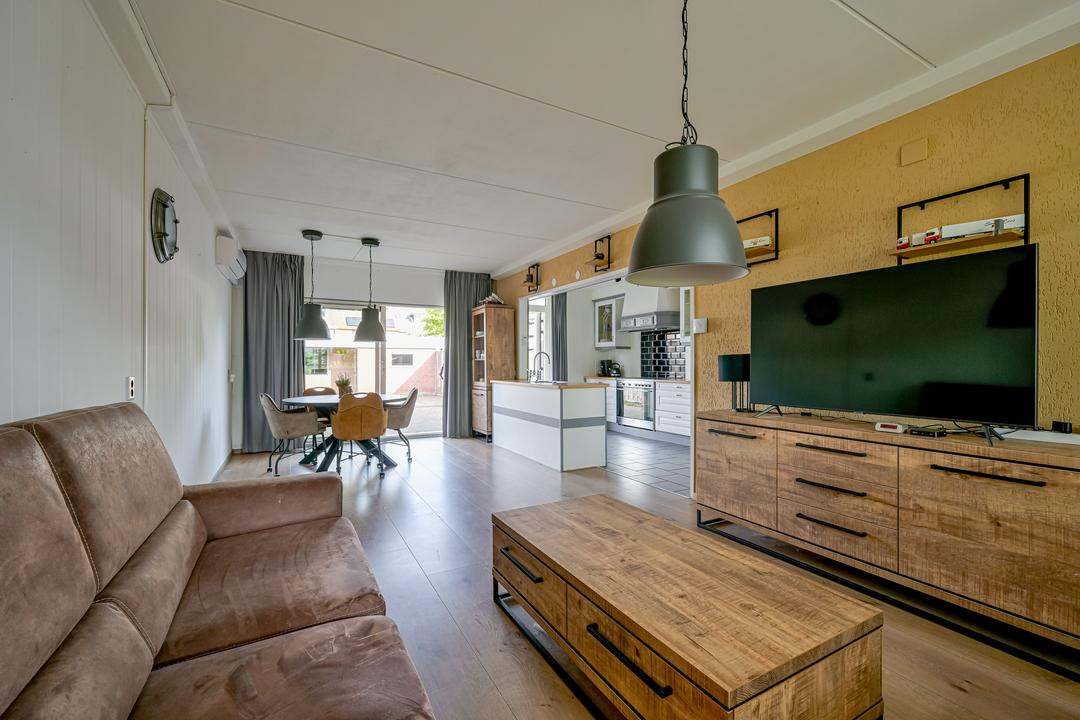 Tussenwoning te koop: Roodborstjeslaan 25, Schagen
