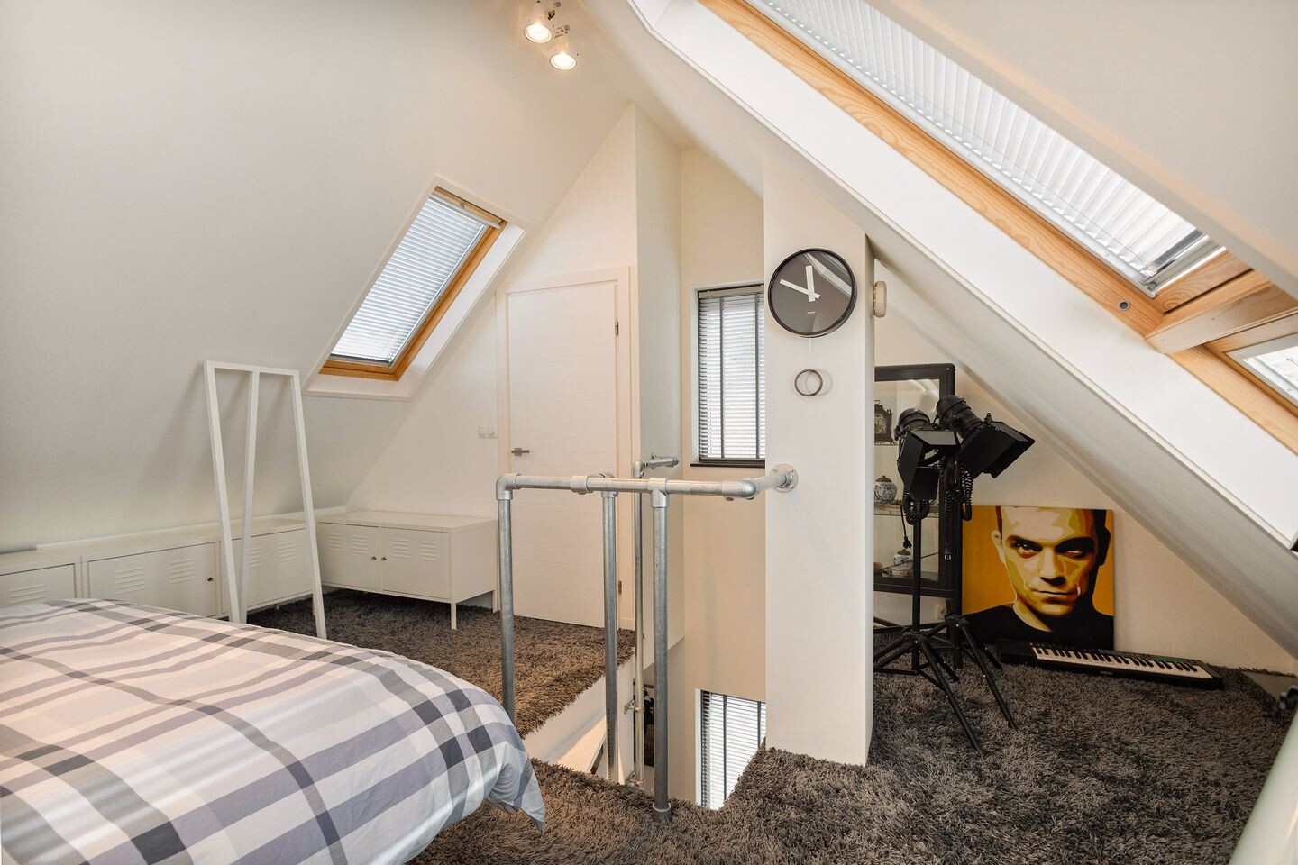 Tussenwoning te koop: Alie Postmastraat 17, Schagen