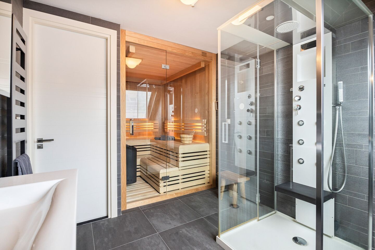 Tussenwoning te koop: Alie Postmastraat 17, Schagen
