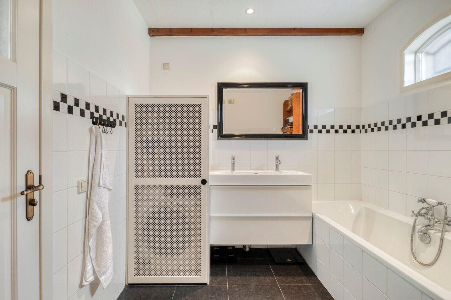 Vrijstaande woning te koop: Kerkbuurt 12, Tuitjenhorn