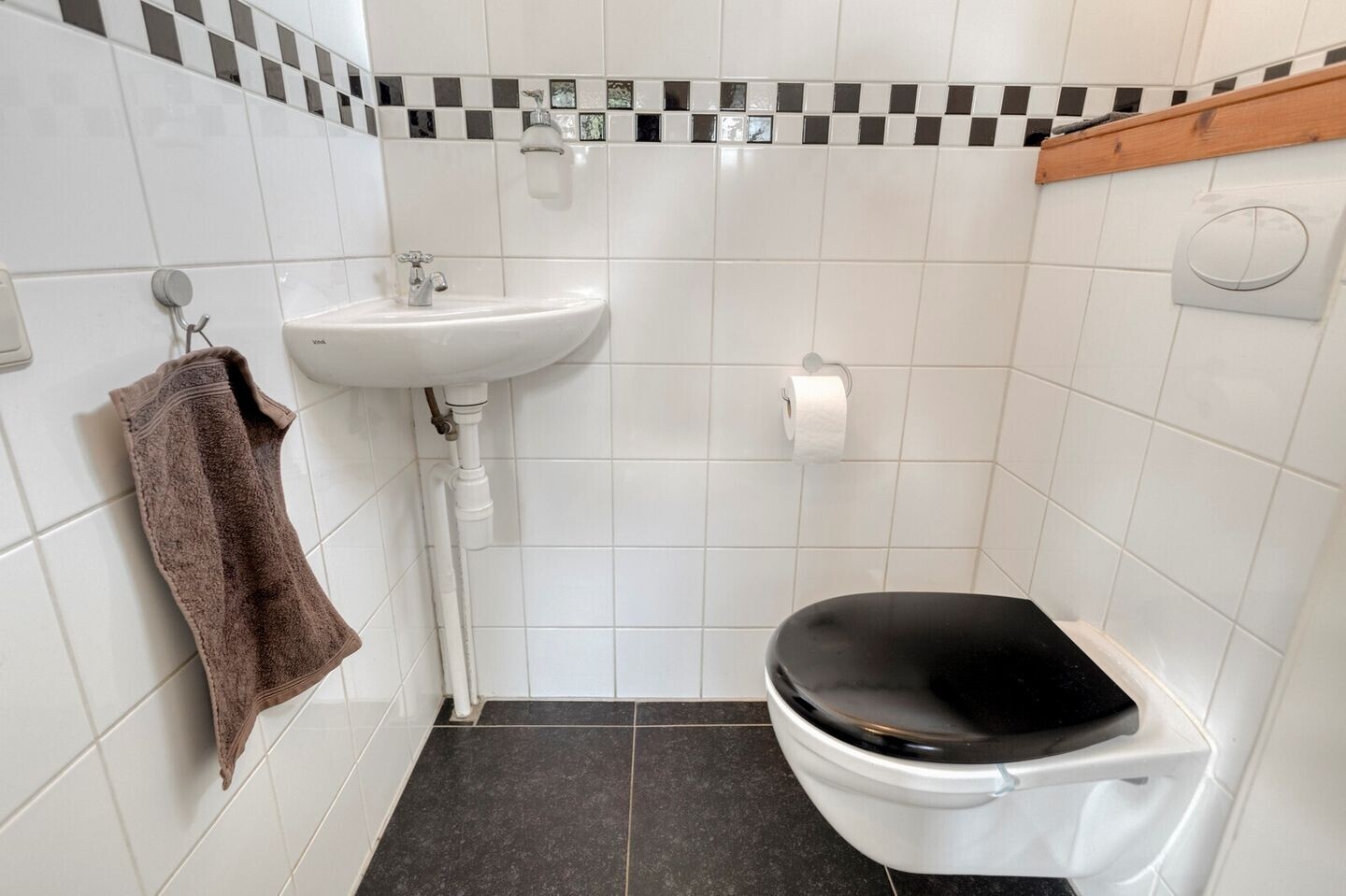 Vrijstaande woning te koop: Kerkbuurt 12, Tuitjenhorn