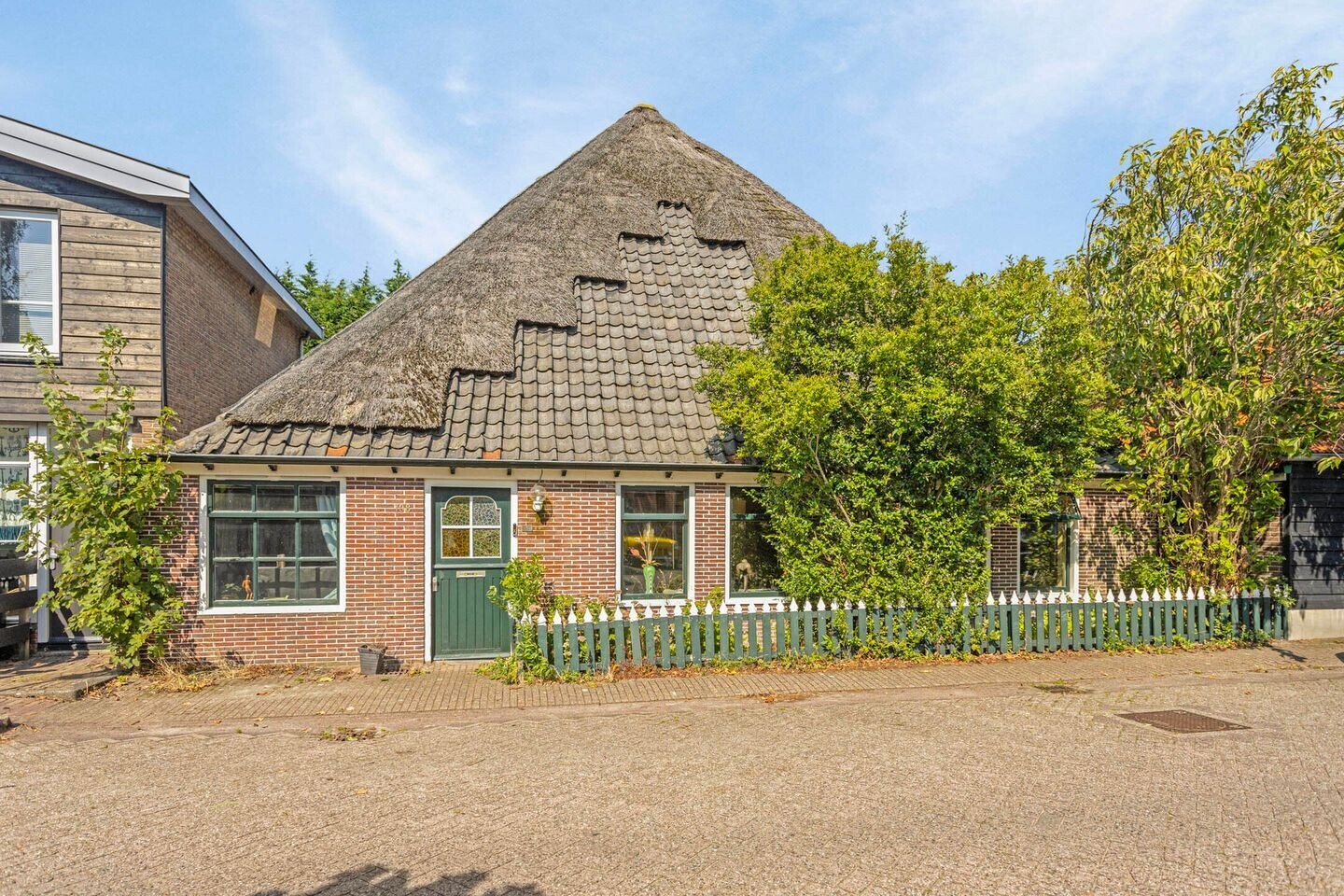 Twee-onder-één-kap te koop: Dorpsstraat 198, Warmenhuizen