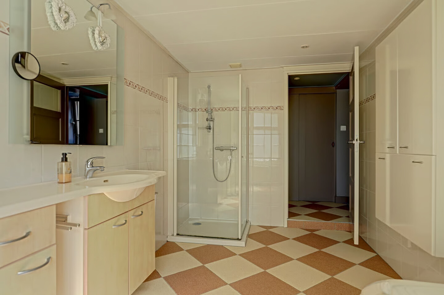 Vrijstaande woning te koop: Westfriesedijk 27, Warmenhuizen