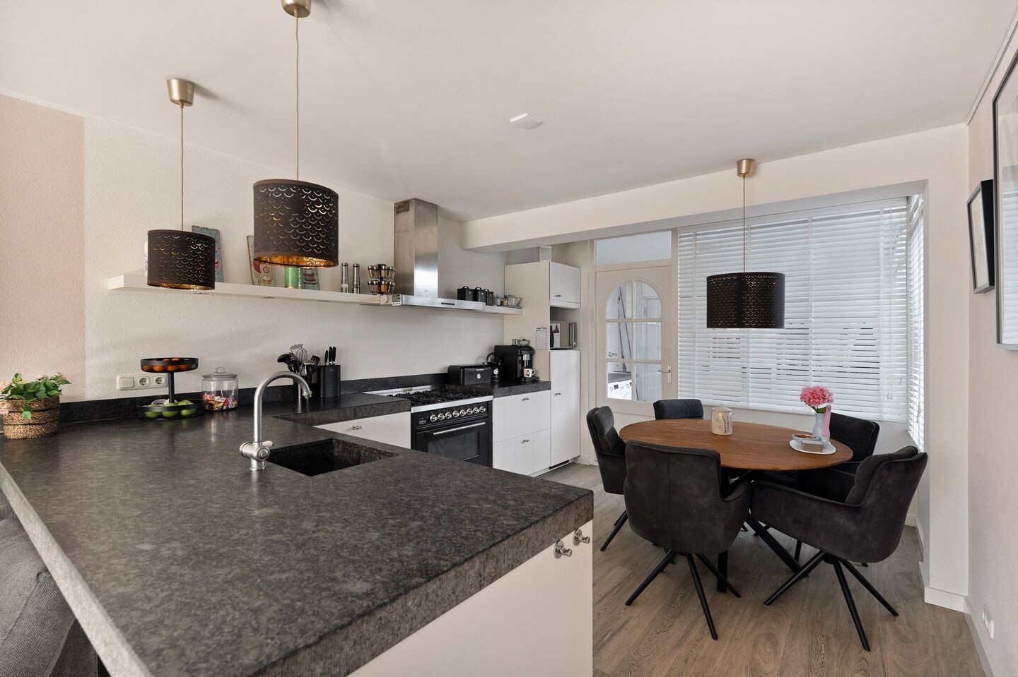 Tussenwoning te koop: Sternstraat 10, Petten