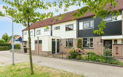 Pastoor Velzeboerstraat 20