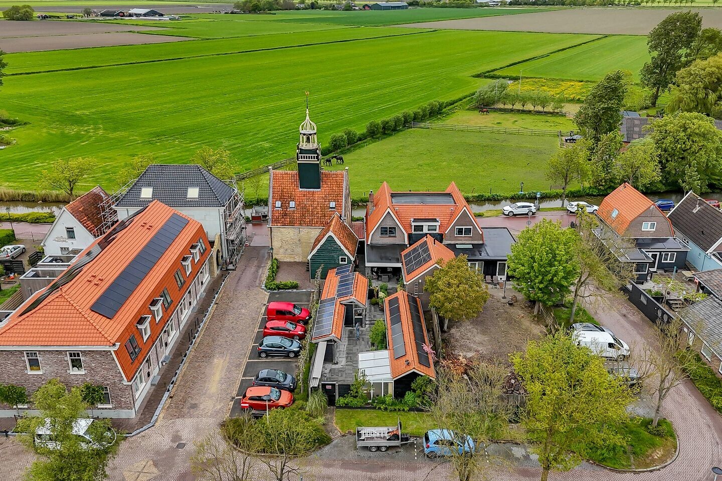 Tussenwoning te koop: Heerenweg 152, Barsingerhorn