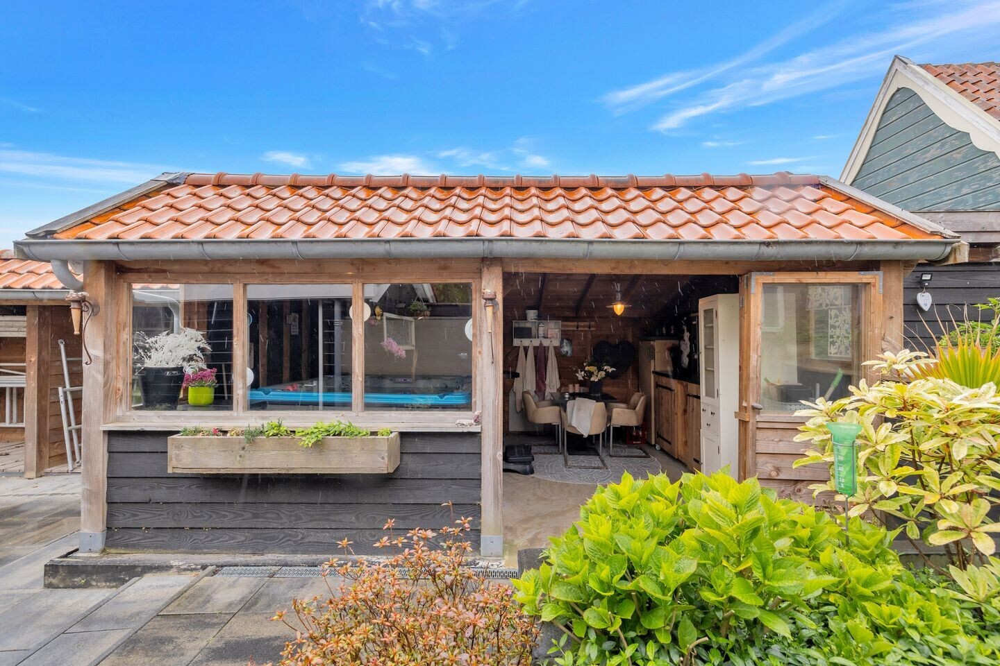 Tussenwoning te koop: Heerenweg 152, Barsingerhorn