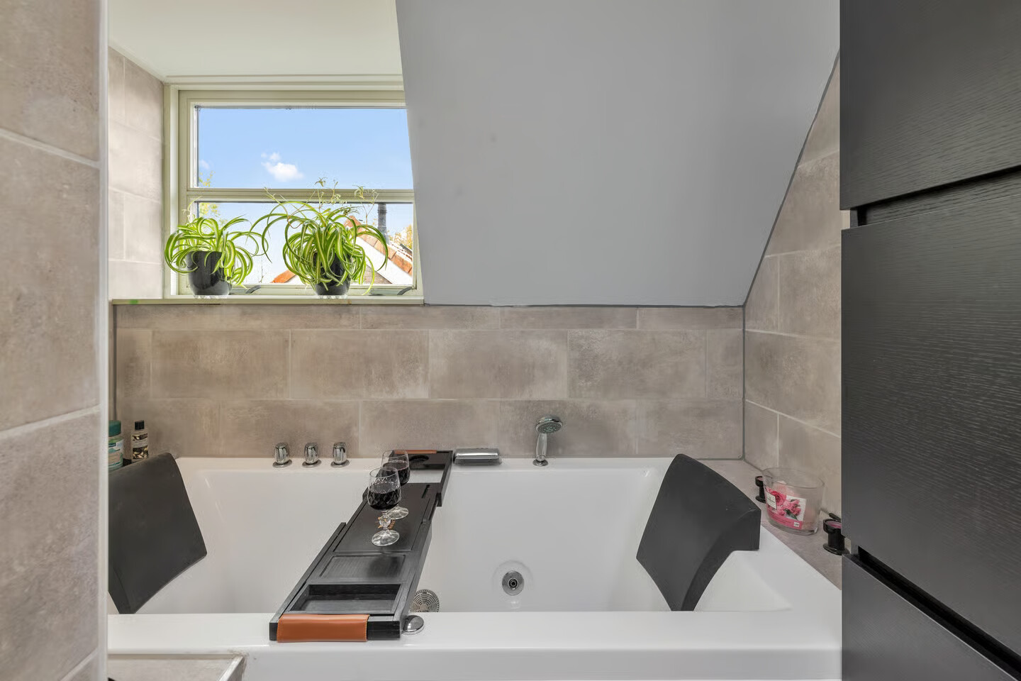 Tussenwoning te koop: Heerenweg 152, Barsingerhorn