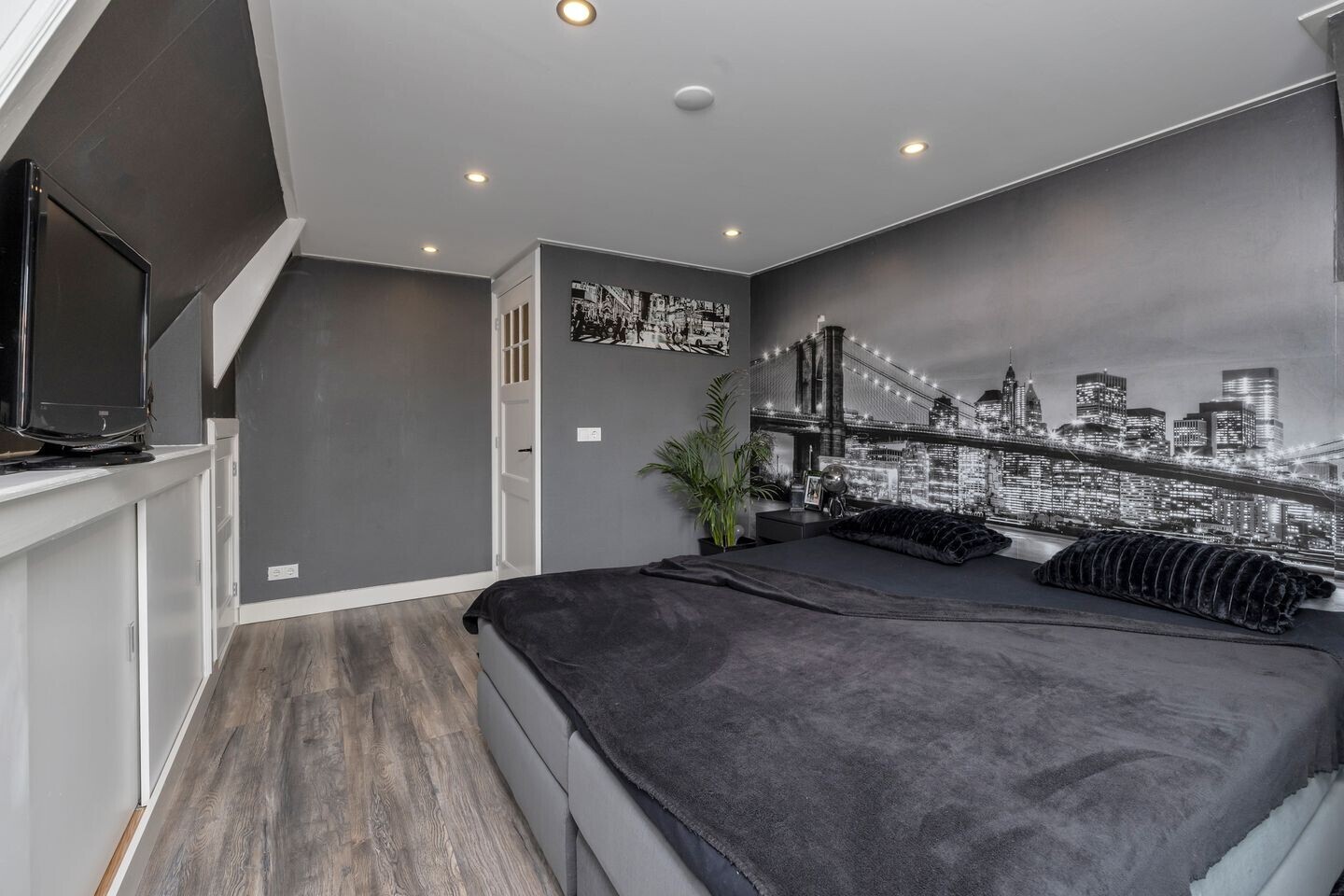 Tussenwoning te koop: Heerenweg 152, Barsingerhorn