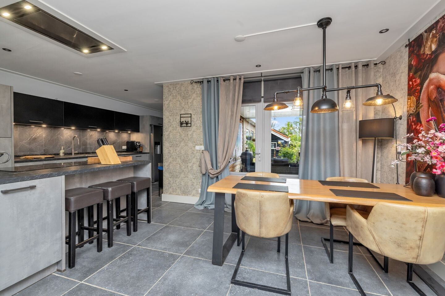 Tussenwoning te koop: Heerenweg 152, Barsingerhorn