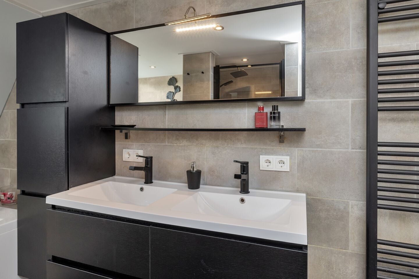 Tussenwoning te koop: Heerenweg 152, Barsingerhorn