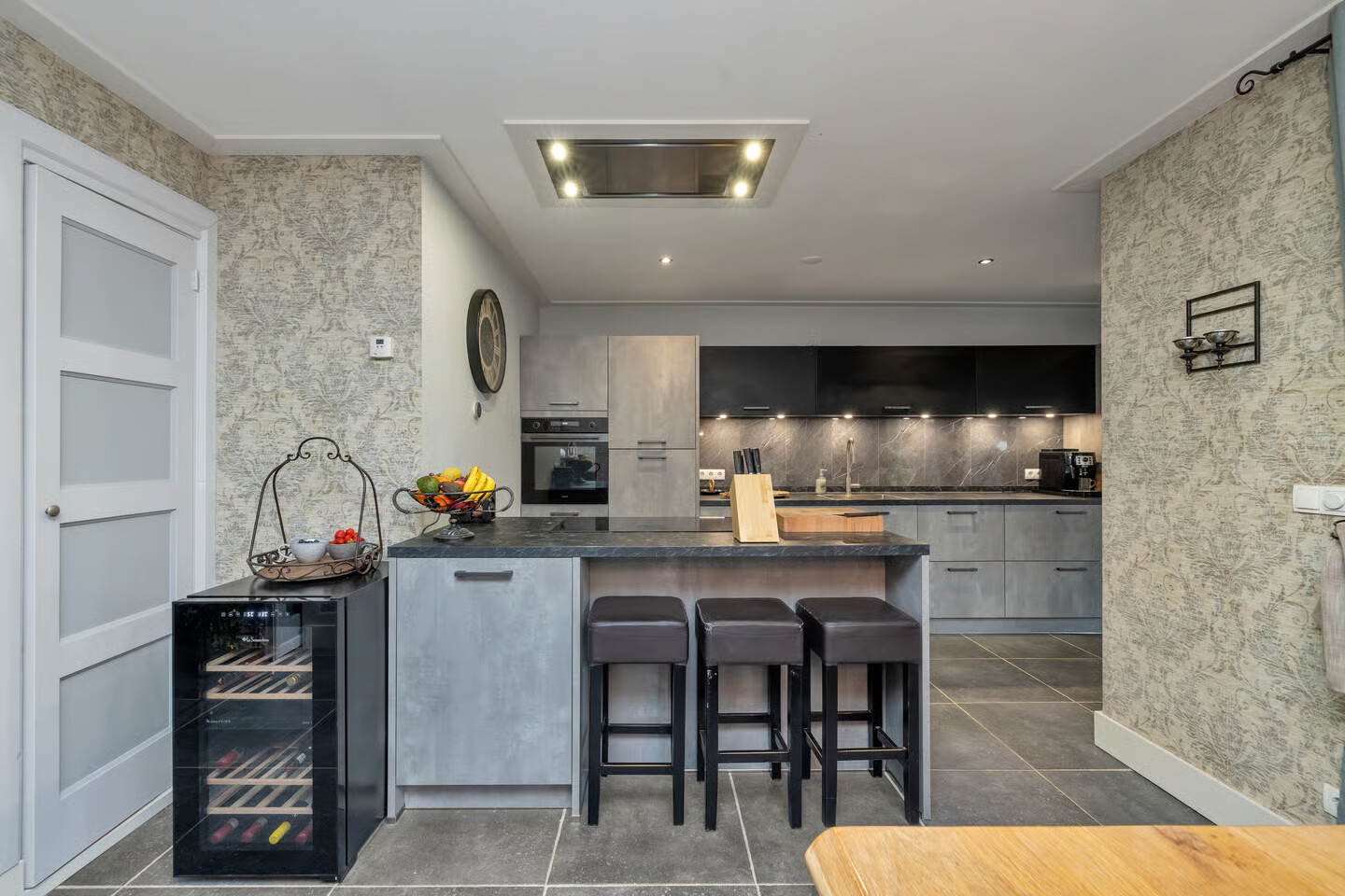 Tussenwoning te koop: Heerenweg 152, Barsingerhorn