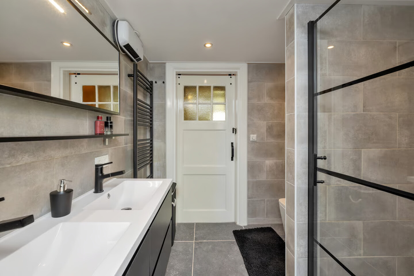 Tussenwoning te koop: Heerenweg 152, Barsingerhorn