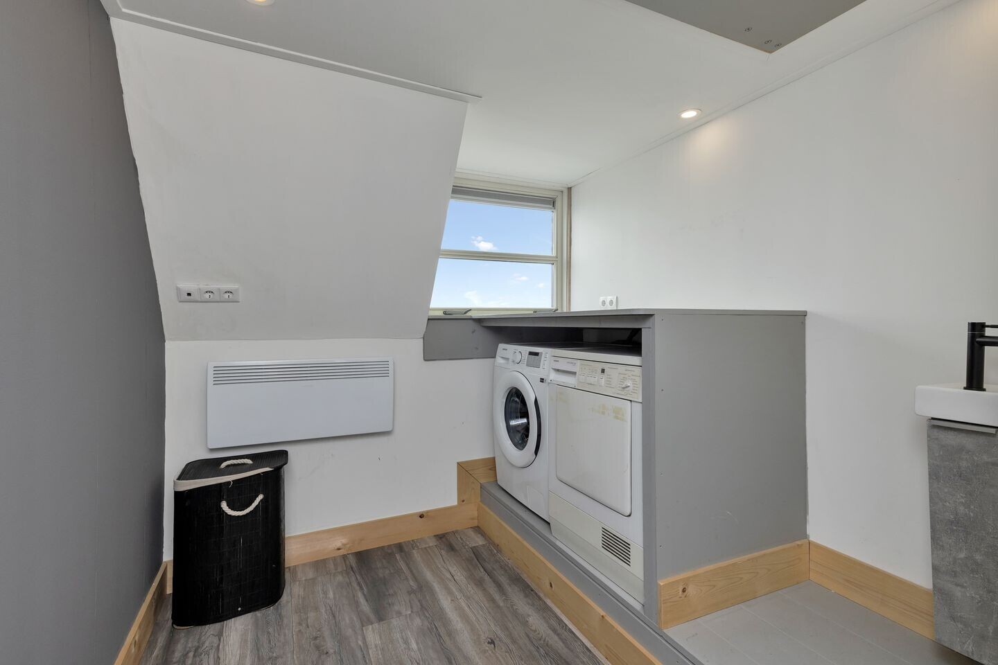 Tussenwoning te koop: Heerenweg 152, Barsingerhorn