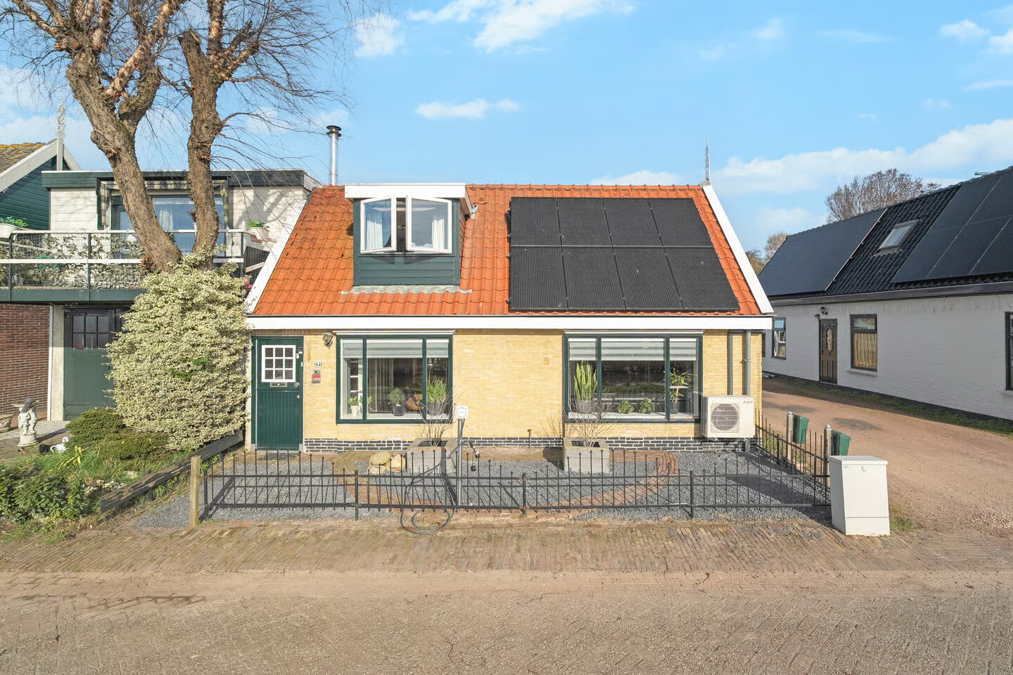 Twee-onder-één-kap te koop: De Haukes 64, Westerland