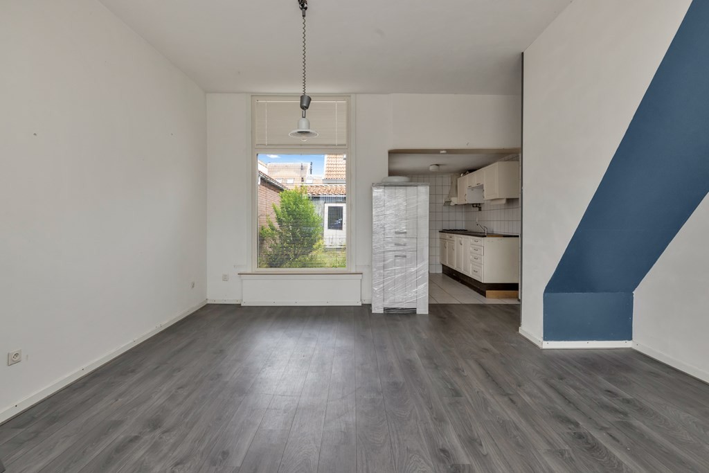 Tussenwoning te koop: Parallelweg 77, Den Helder