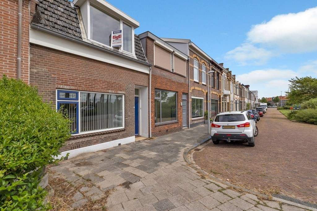 Tussenwoning te koop: Parallelweg 77, Den Helder