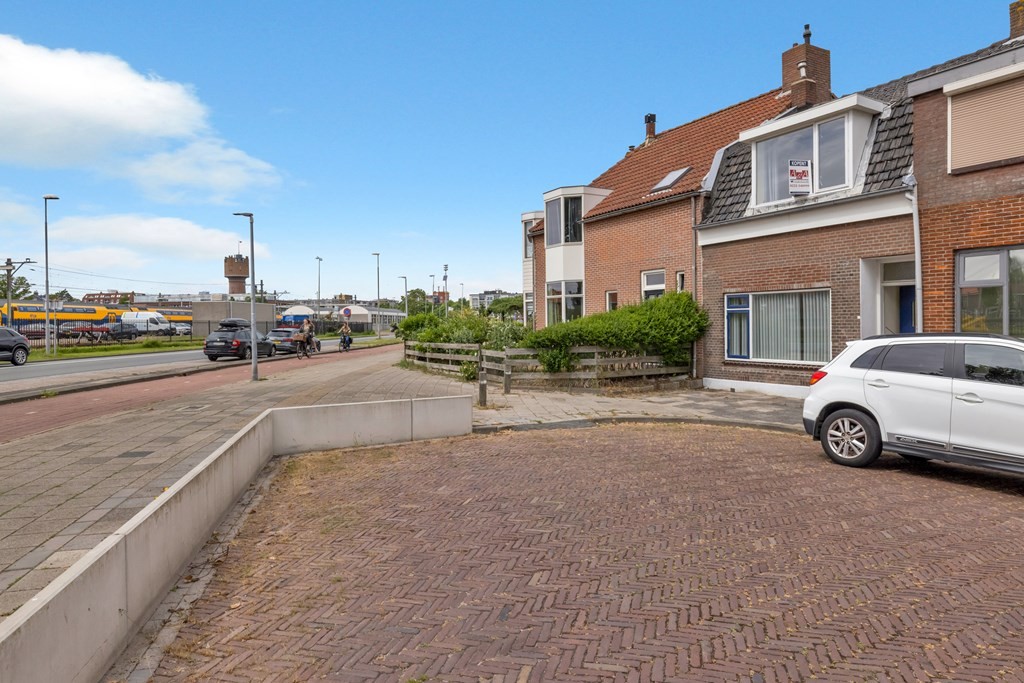 Tussenwoning te koop: Parallelweg 77, Den Helder