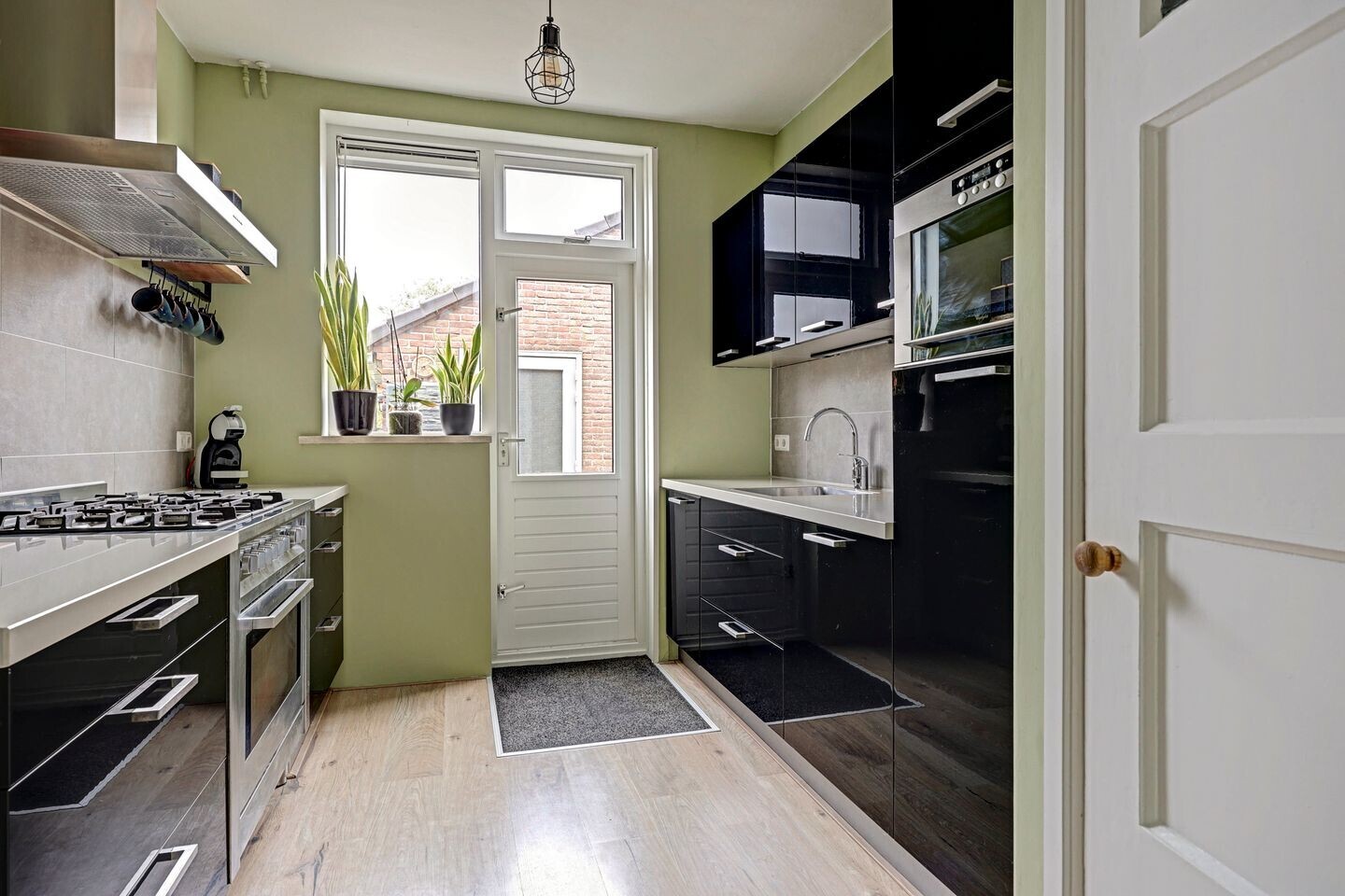 Tussenwoning te koop: Bremstraat 77, Den Helder