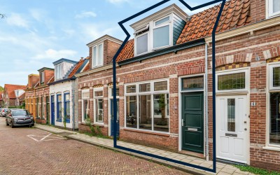 1e Landdwarsstraat 8