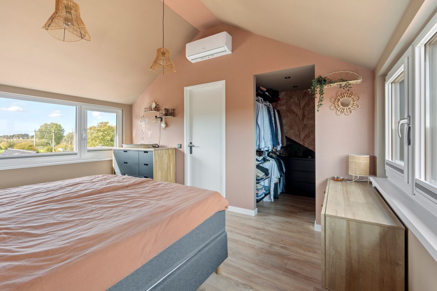 Twee-onder-één-kap te koop: Herenweg 214, Alkmaar