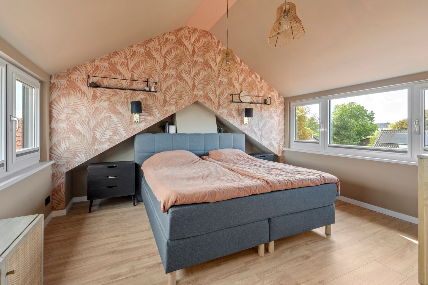 Twee-onder-één-kap te koop: Herenweg 214, Alkmaar