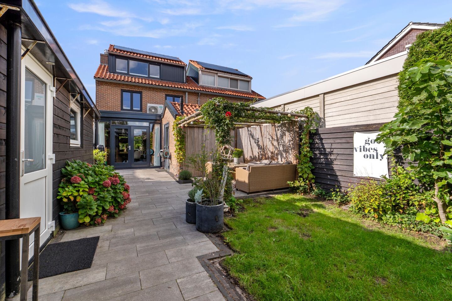 Twee-onder-één-kap te koop: Herenweg 214, Alkmaar