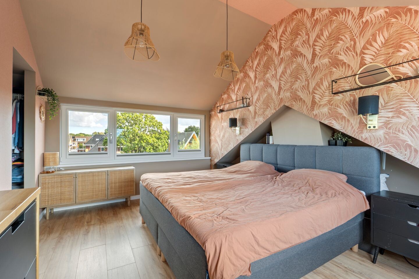 Twee-onder-één-kap te koop: Herenweg 214, Alkmaar