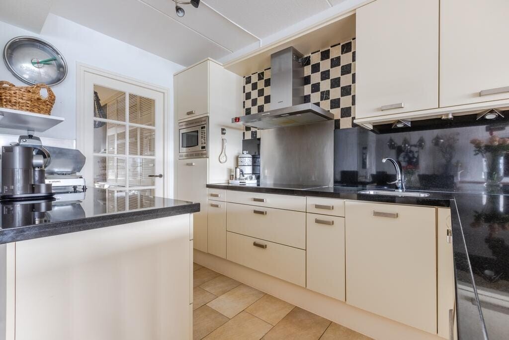 Appartement te koop: Oosterweezenstraat 331, Alkmaar