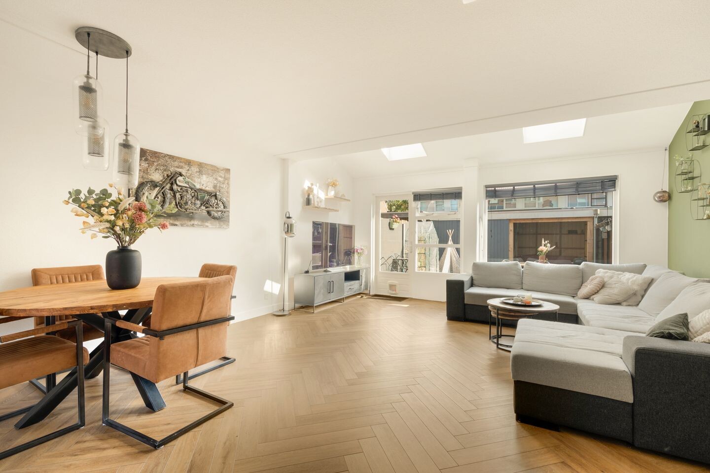 Tussenwoning te koop: Suze Groenewegstraat 14, Alkmaar