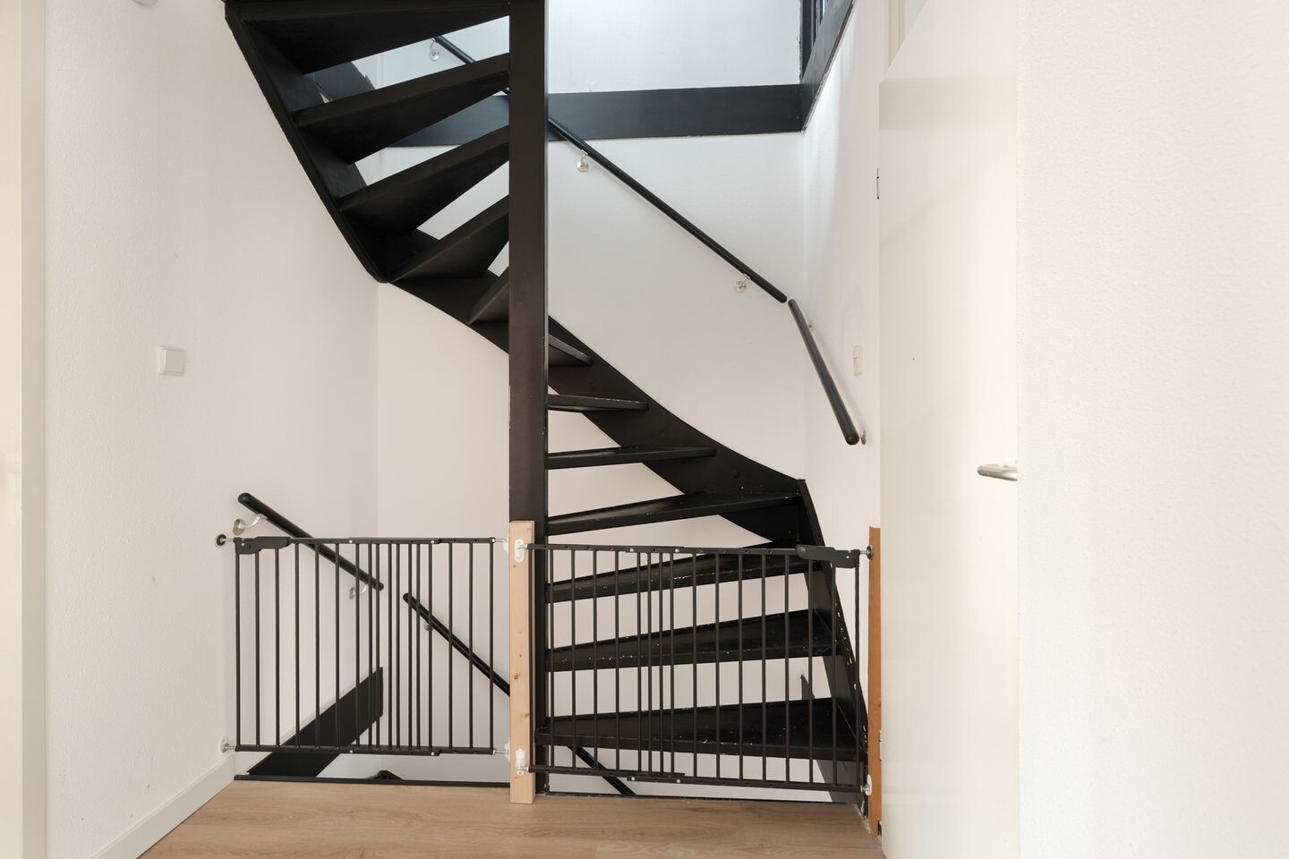 Tussenwoning te koop: Suze Groenewegstraat 14, Alkmaar