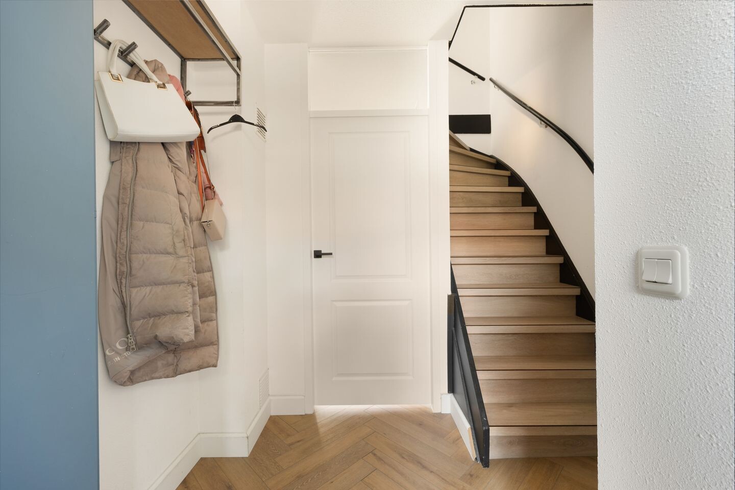 Tussenwoning te koop: Suze Groenewegstraat 14, Alkmaar