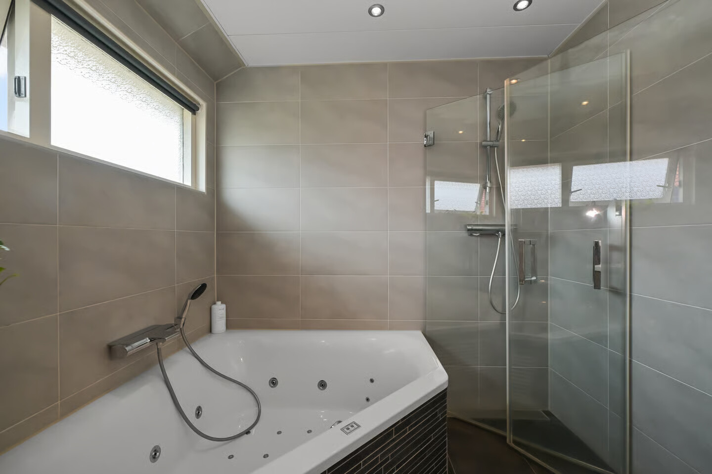 Tussenwoning te koop: Roosje Vosstraat 5, Alkmaar