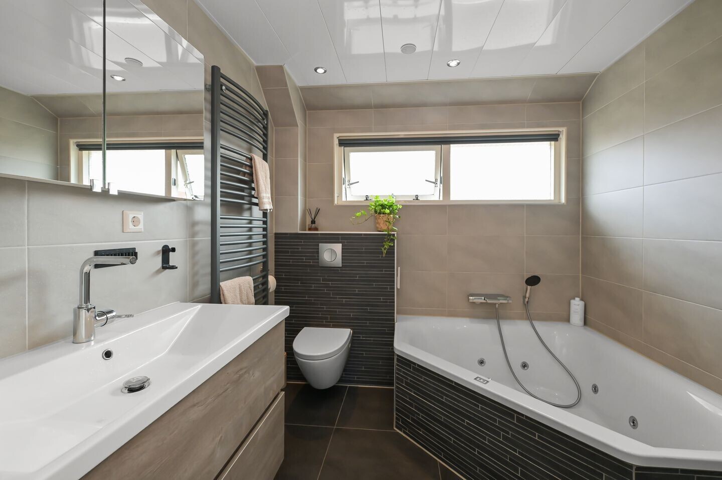 Tussenwoning te koop: Roosje Vosstraat 5, Alkmaar