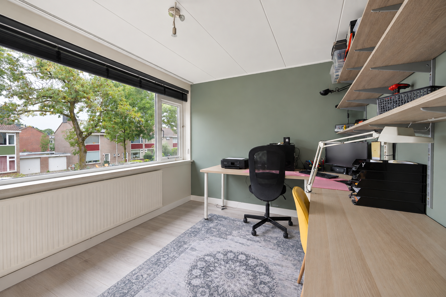Tussenwoning te koop: Essenlaan 16, Oudorp