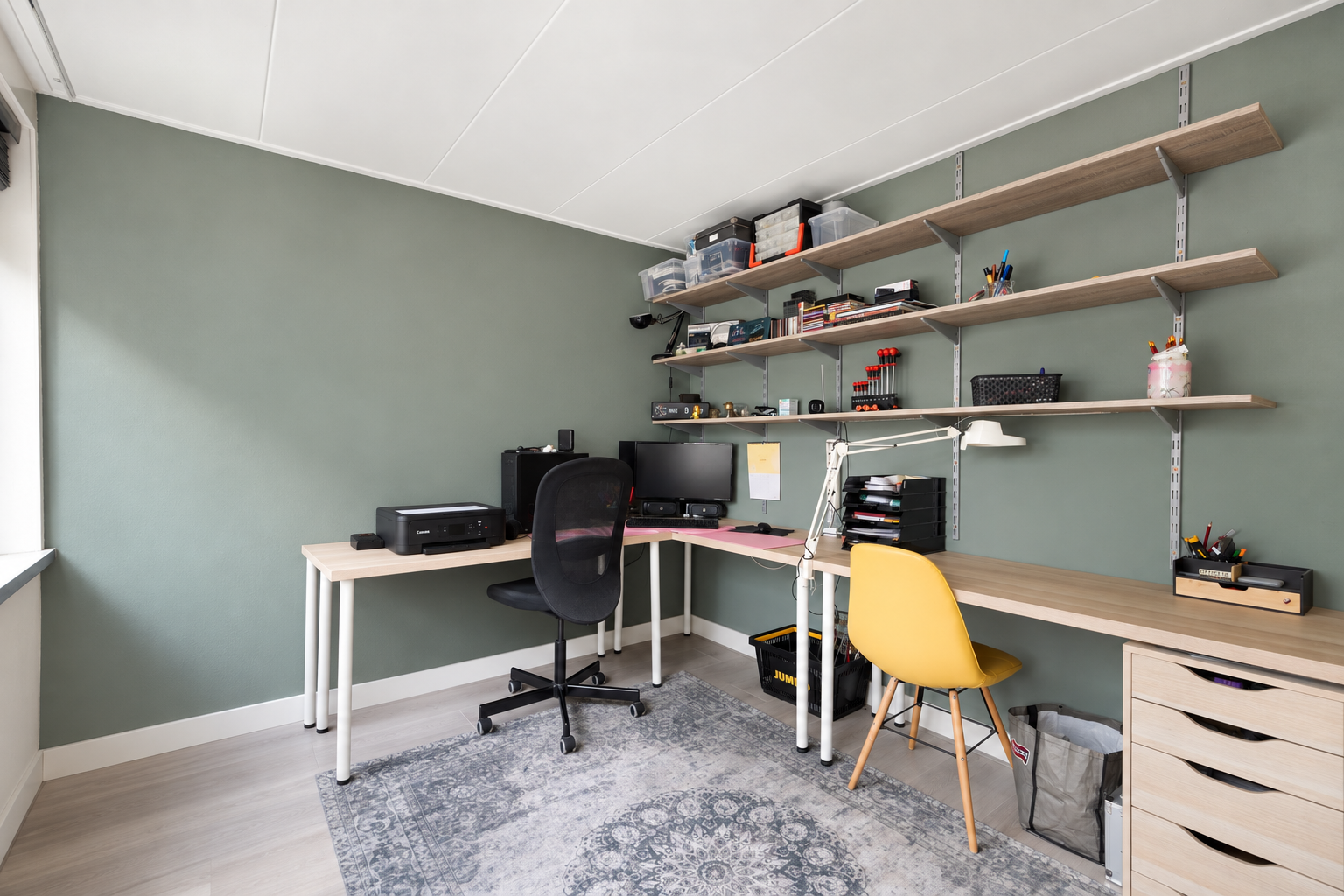 Tussenwoning te koop: Essenlaan 16, Oudorp