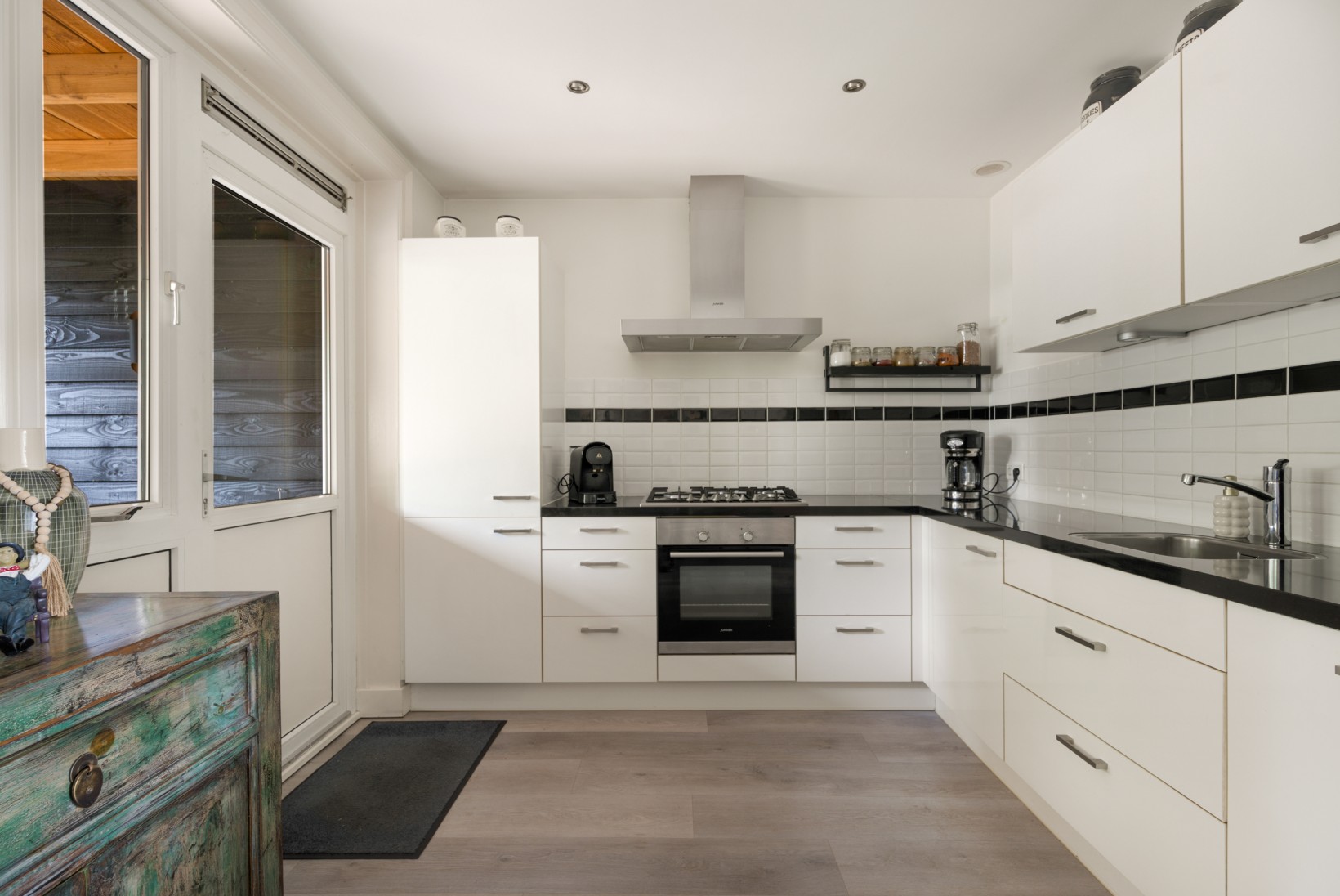 Tussenwoning te koop: Essenlaan 16, Oudorp