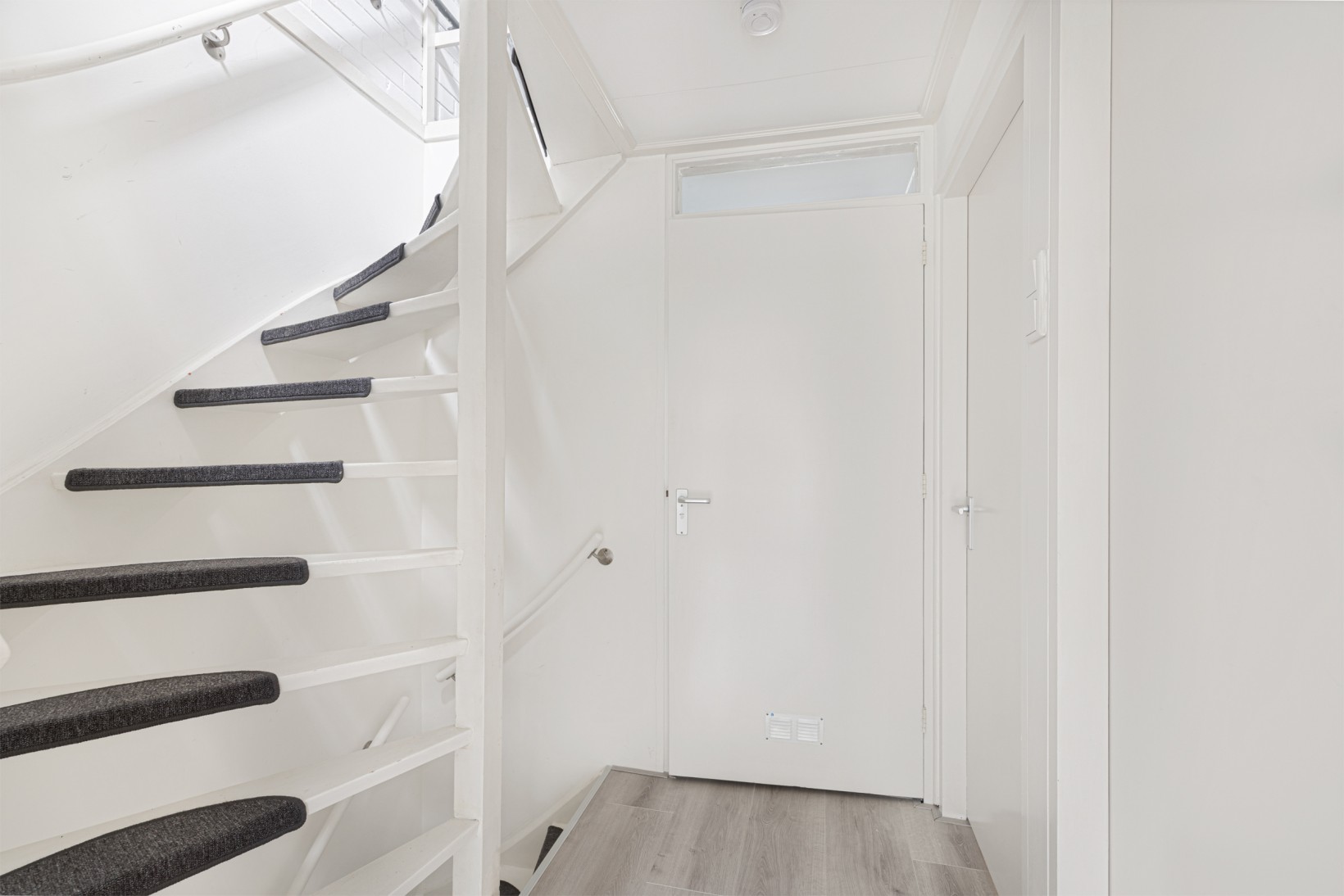 Tussenwoning te koop: Essenlaan 16, Oudorp