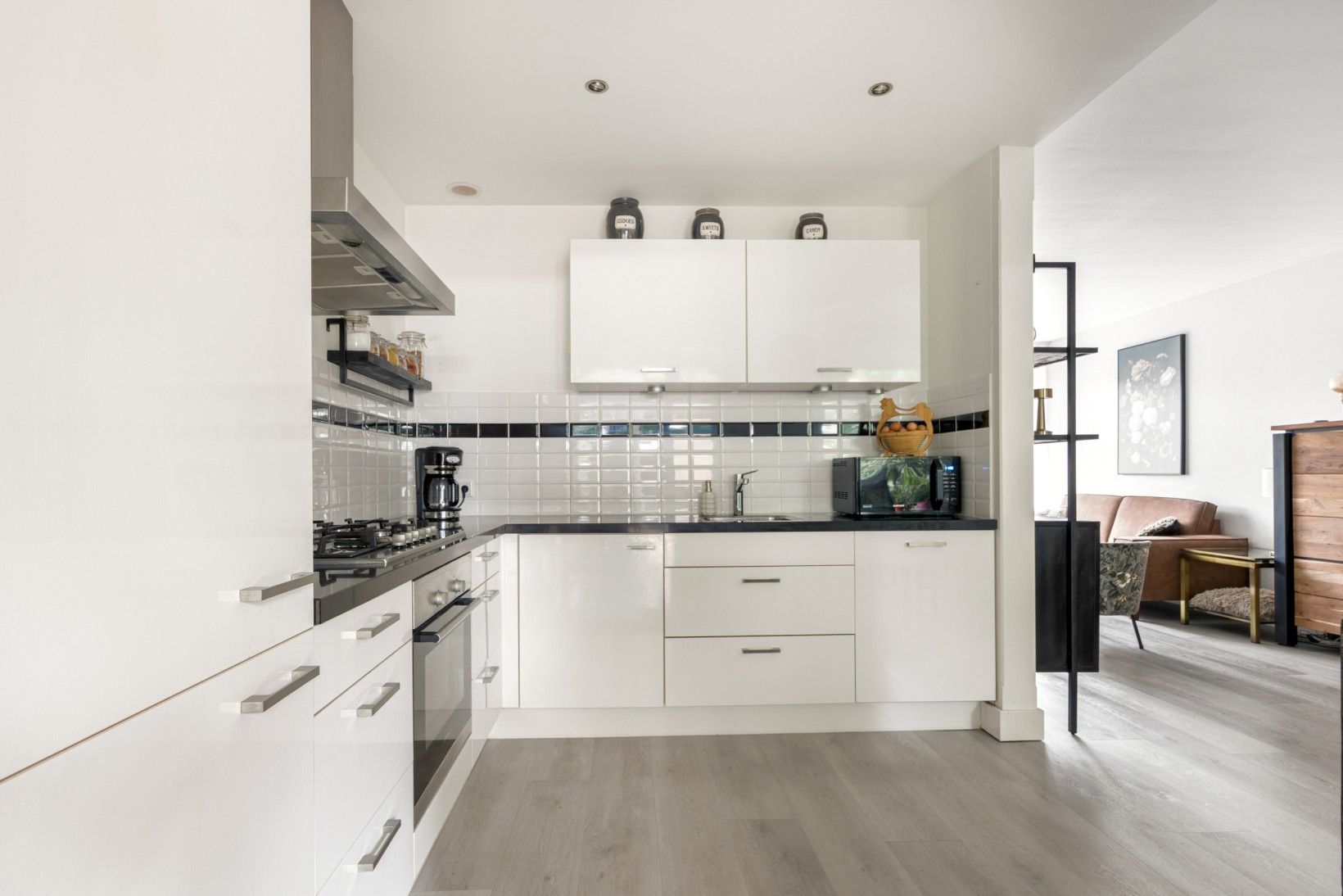 Tussenwoning te koop: Essenlaan 16, Oudorp