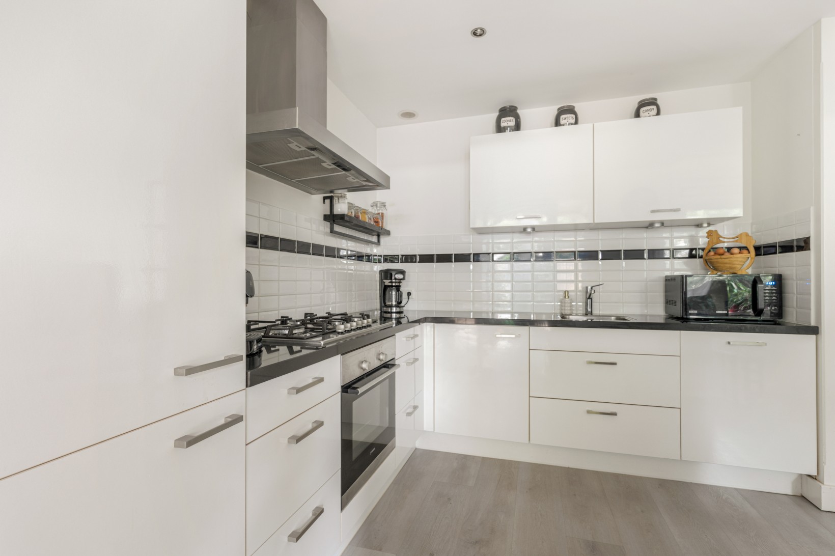Tussenwoning te koop: Essenlaan 16, Oudorp