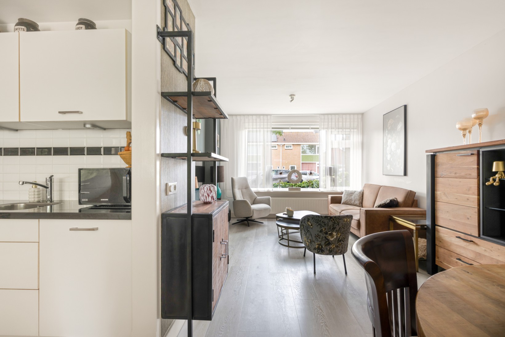 Tussenwoning te koop: Essenlaan 16, Oudorp