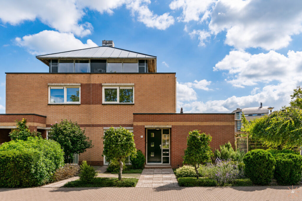 Twee-onder-één-kap te koop: Vijverlaan 5, Heiloo