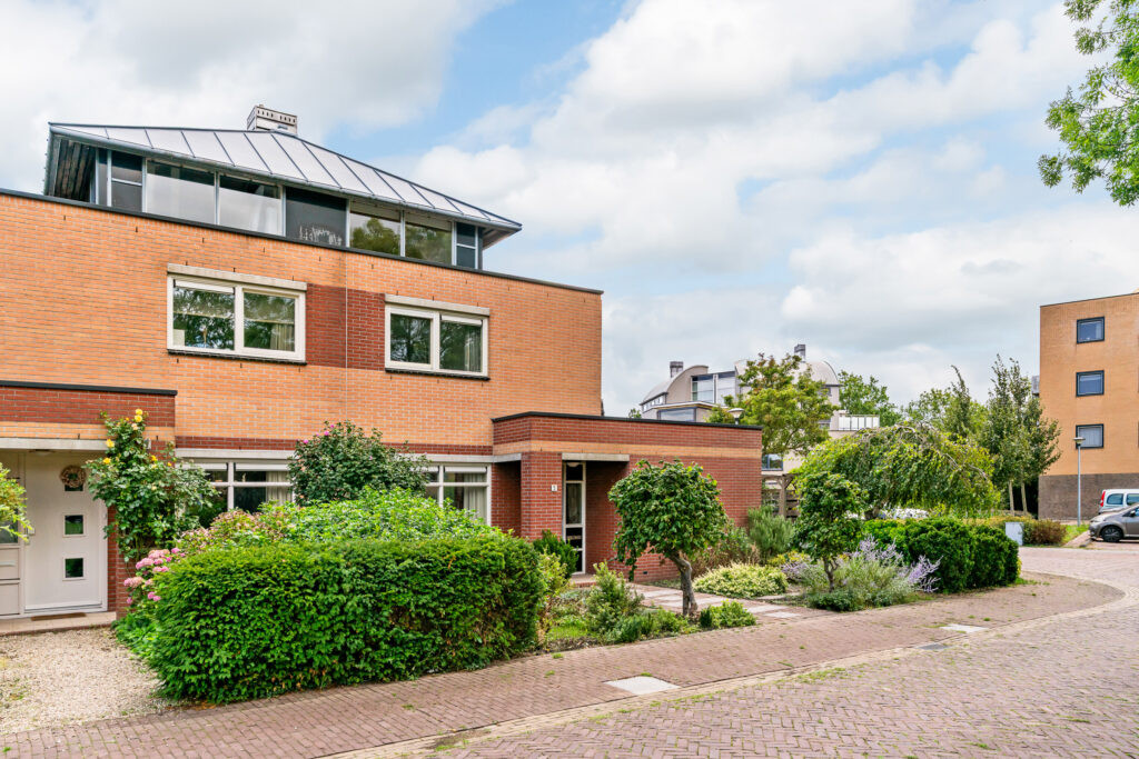 Twee-onder-één-kap te koop: Vijverlaan 5, Heiloo