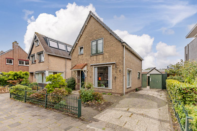 Pastoor van Muijenweg 11