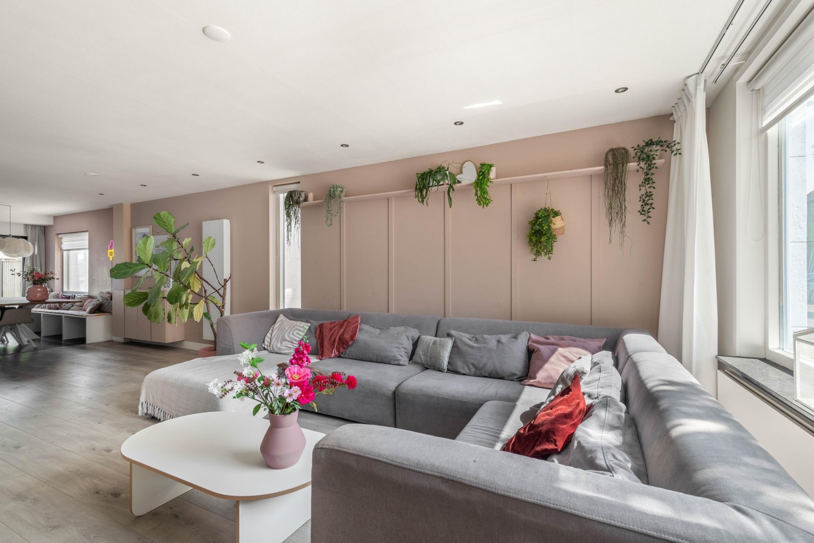 Vrijstaande woning te koop: Stationsweg 111, Heiloo