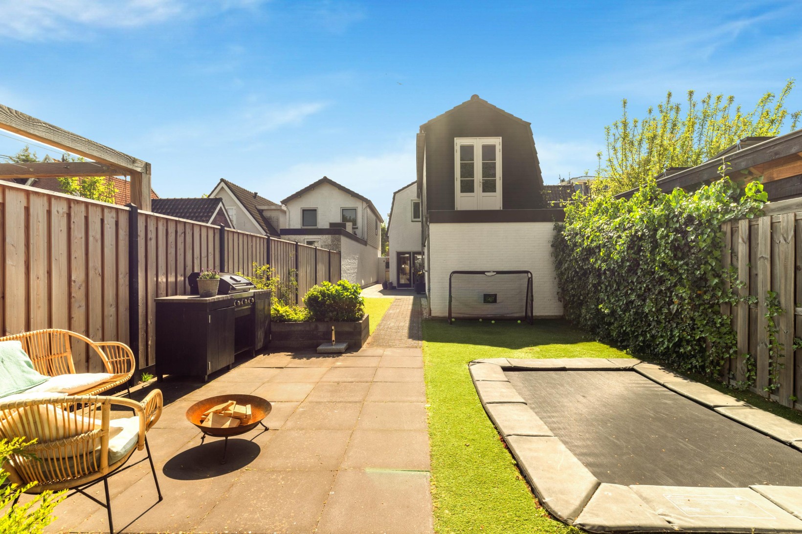 Vrijstaande woning te koop: Stationsweg 111, Heiloo